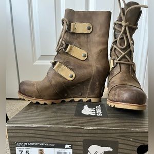 Sorel mid wedge bootie